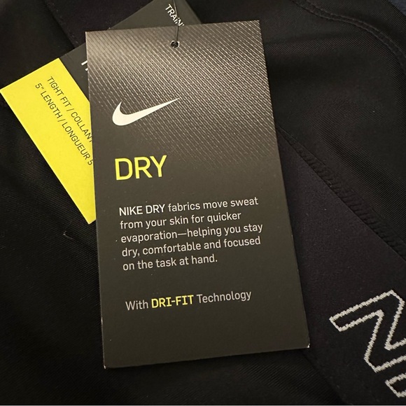 Nike Victory Tight Fit Training Shorts Women’s Large Black NWT - Picture 6 of 15